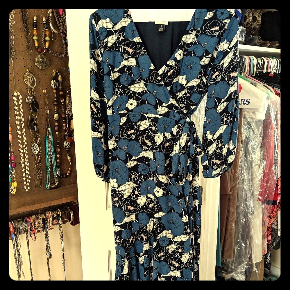 Floral Wrap Maxi Maternity Dress
- medium